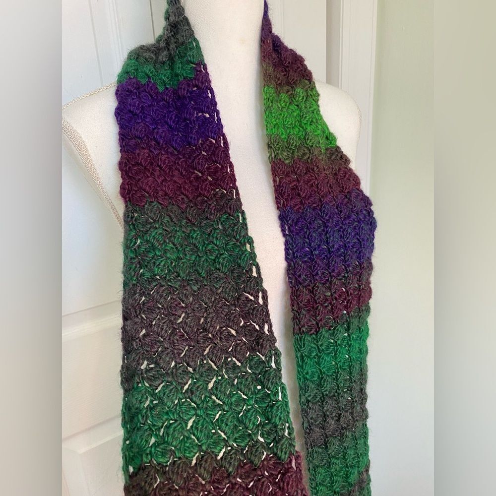 Hand-knitted Infinity Scarf - Picture 4 of 4